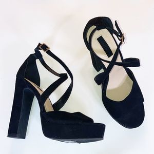 Forever 21 Black heels Sz 6 1/2